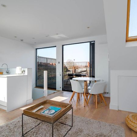 Guestready - Top Floor West Kensington Home London Ngoại thất bức ảnh