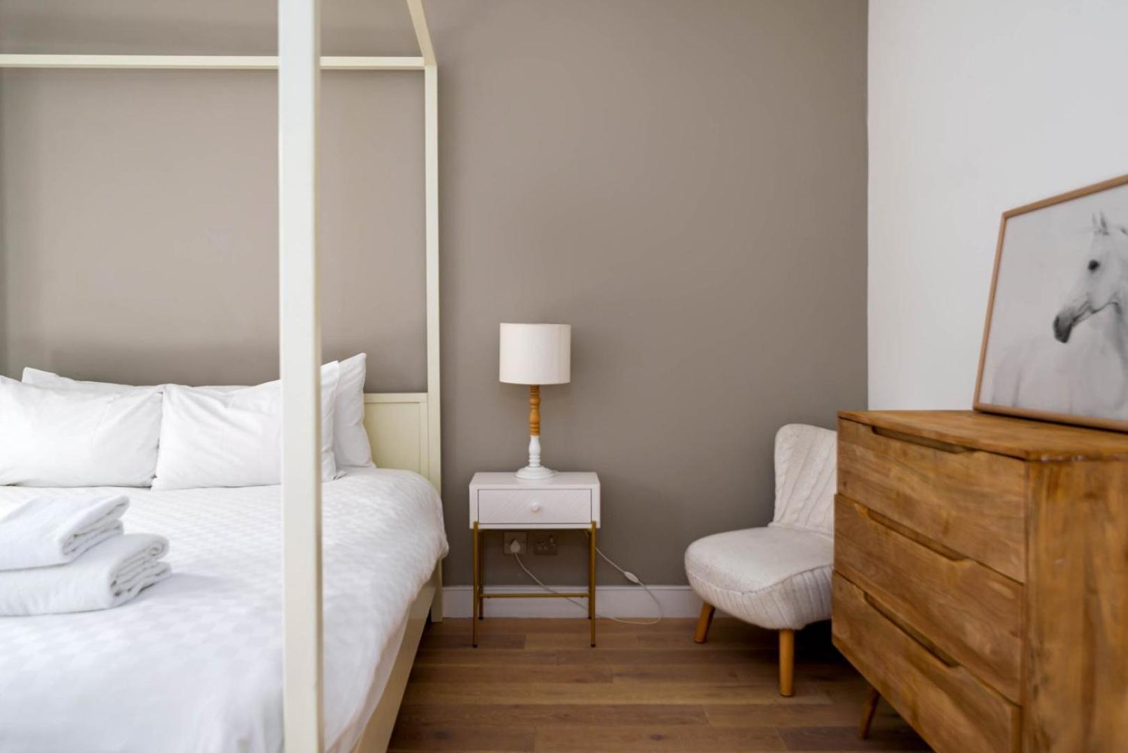 Guestready - Top Floor West Kensington Home London Ngoại thất bức ảnh