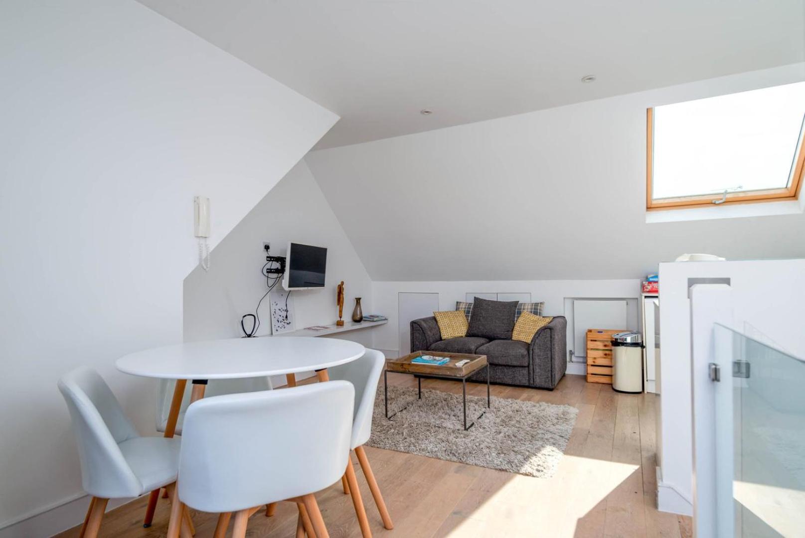 Guestready - Top Floor West Kensington Home London Ngoại thất bức ảnh